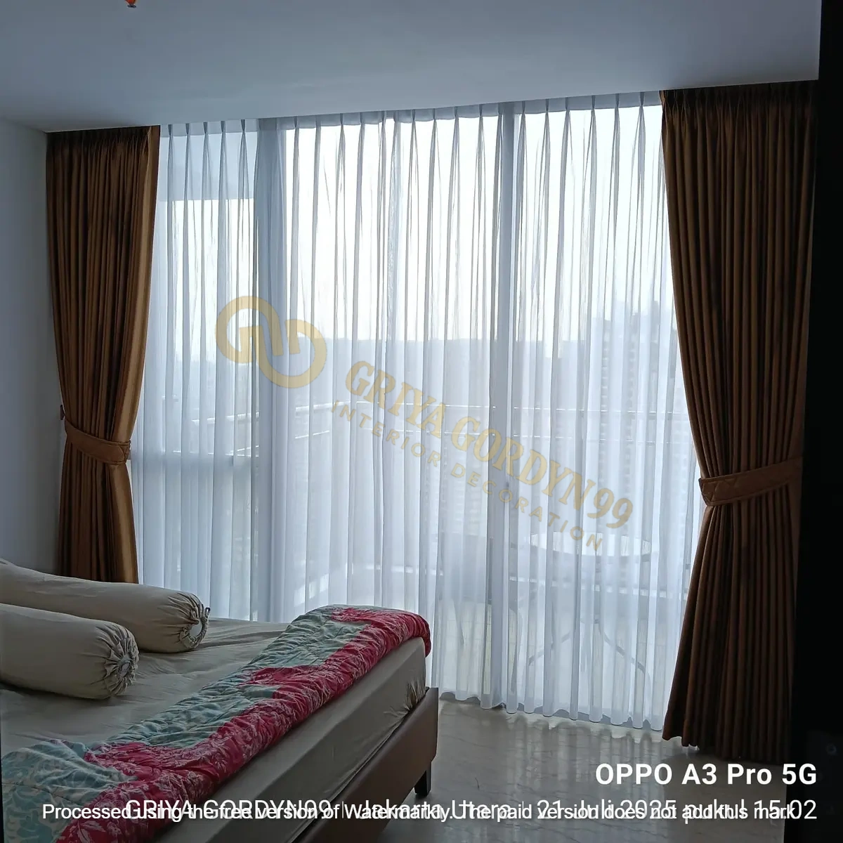 Inspirasi Gordyn Ruang Keluarga: 12 Ide Dekorasi Modern & Elegan